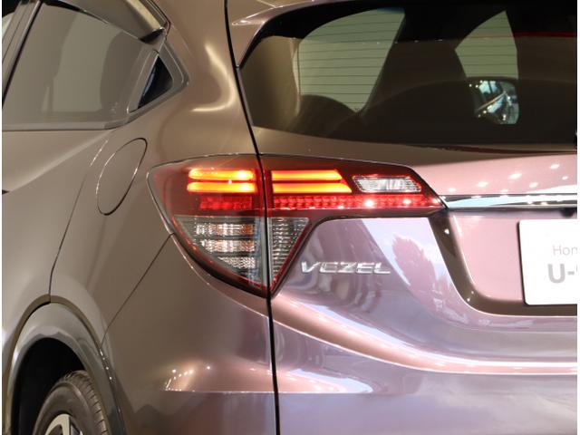 ヴェゼル ハイブリッドＲＳ・ホンダセンシング　ＥＴＣ付　サイドＳＲＳ　Ｒカメ　フルオートエアコン　ＵＳＢ接続　両席エアバック　スマキー　オートクルーズコントロール　衝突軽減ブレーキシステム　ＴＶナビ　横滑り防止（13枚目）