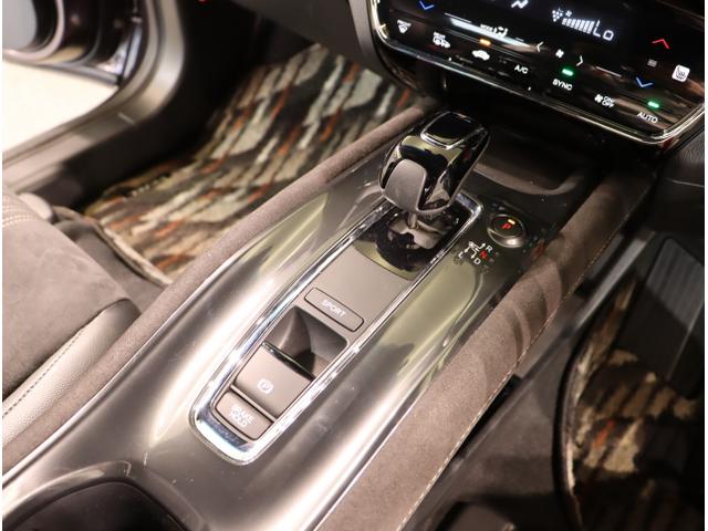 ヴェゼル ハイブリッドＲＳ・ホンダセンシング　ＥＴＣ付　サイドＳＲＳ　Ｒカメ　フルオートエアコン　ＵＳＢ接続　両席エアバック　スマキー　オートクルーズコントロール　衝突軽減ブレーキシステム　ＴＶナビ　横滑り防止（17枚目）