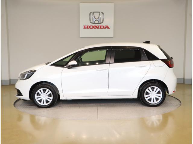 フィット e:HEVホーム 前後誤発進抑制機能 助手席エアバッグ 運転席エアバッグ アイドリングストップ LEDライト USB接続 バックカメラ ABS サイドエアバッグ オートクルーズコントロール DVD再生(4枚目)