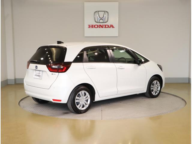 フィット e:HEVホーム 前後誤発進抑制機能 助手席エアバッグ 運転席エアバッグ アイドリングストップ LEDライト USB接続 バックカメラ ABS サイドエアバッグ オートクルーズコントロール DVD再生(7枚目)