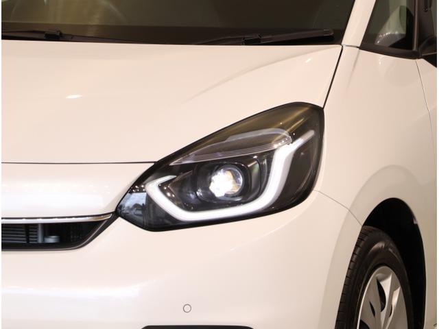 フィット e:HEVホーム 前後誤発進抑制機能 助手席エアバッグ 運転席エアバッグ アイドリングストップ LEDライト USB接続 バックカメラ ABS サイドエアバッグ オートクルーズコントロール DVD再生(11枚目)