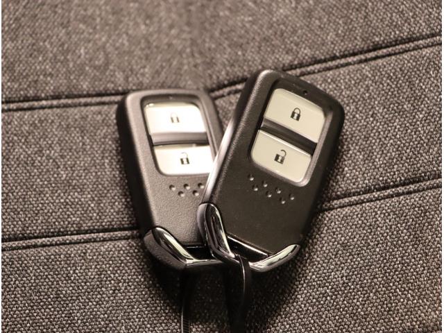 フィット e:HEVホーム 前後誤発進抑制機能 助手席エアバッグ 運転席エアバッグ アイドリングストップ LEDライト USB接続 バックカメラ ABS サイドエアバッグ オートクルーズコントロール DVD再生(26枚目)