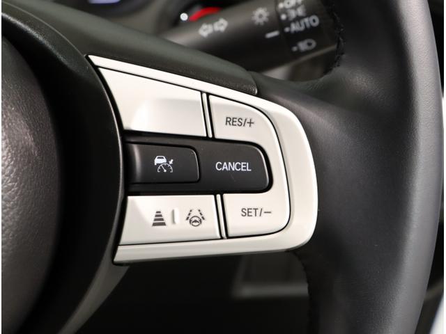 フィット e:HEVホーム 前後誤発進抑制機能 助手席エアバッグ 運転席エアバッグ アイドリングストップ LEDライト USB接続 バックカメラ ABS サイドエアバッグ オートクルーズコントロール DVD再生(28枚目)