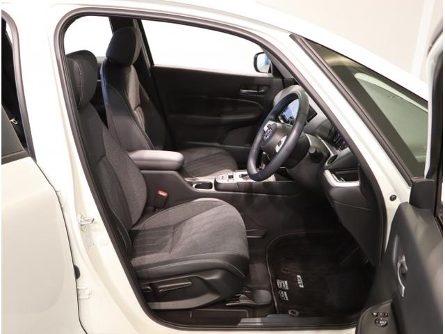 フィット e:HEVホーム 前後誤発進抑制機能 助手席エアバッグ 運転席エアバッグ アイドリングストップ LEDライト USB接続 バックカメラ ABS サイドエアバッグ オートクルーズコントロール DVD再生(40枚目)