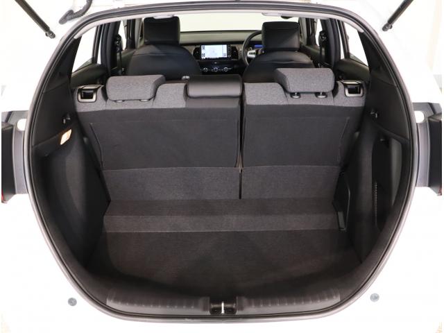 フィット e:HEVホーム 前後誤発進抑制機能 助手席エアバッグ 運転席エアバッグ アイドリングストップ LEDライト USB接続 バックカメラ ABS サイドエアバッグ オートクルーズコントロール DVD再生(44枚目)