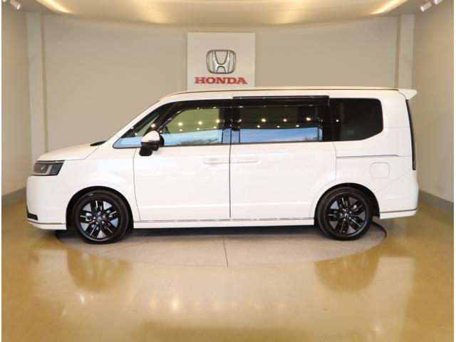 ステップワゴン ｅ：ＨＥＶスパーダ　マルチカメラ　デュアルエアコン　フルオートエアコン　ＥＳＣ　シートヒータ　オートライト　キーフリー　ＬＥＤヘッドランプ　イモビ　ＡＢＳ　スマートキ　ＵＳＢポート　ＥＣＯモード（4枚目）