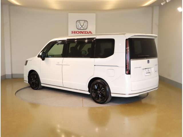 ステップワゴン ｅ：ＨＥＶスパーダ　マルチカメラ　デュアルエアコン　フルオートエアコン　ＥＳＣ　シートヒータ　オートライト　キーフリー　ＬＥＤヘッドランプ　イモビ　ＡＢＳ　スマートキ　ＵＳＢポート　ＥＣＯモード（5枚目）