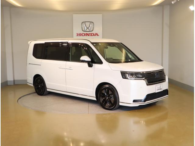 ステップワゴン ｅ：ＨＥＶスパーダ　マルチカメラ　デュアルエアコン　フルオートエアコン　ＥＳＣ　シートヒータ　オートライト　キーフリー　ＬＥＤヘッドランプ　イモビ　ＡＢＳ　スマートキ　ＵＳＢポート　ＥＣＯモード（9枚目）