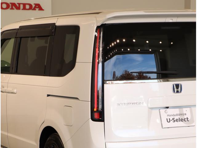 ステップワゴン ｅ：ＨＥＶスパーダ　マルチカメラ　デュアルエアコン　フルオートエアコン　ＥＳＣ　シートヒータ　オートライト　キーフリー　ＬＥＤヘッドランプ　イモビ　ＡＢＳ　スマートキ　ＵＳＢポート　ＥＣＯモード（13枚目）