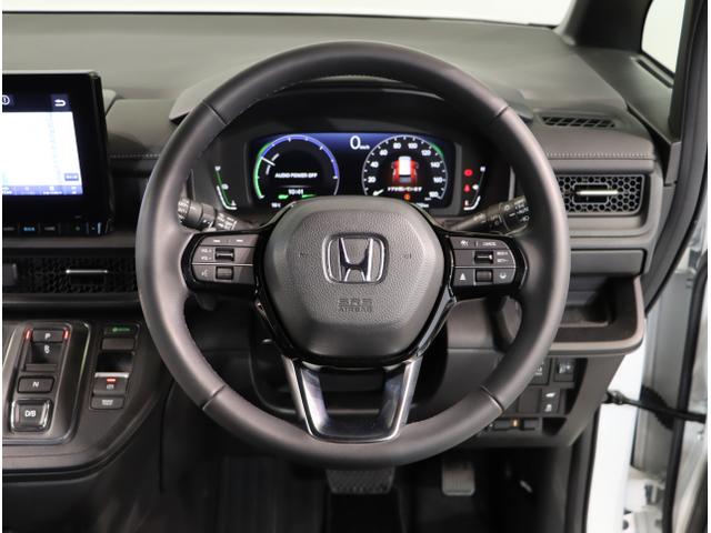 ステップワゴン ｅ：ＨＥＶスパーダ　マルチカメラ　デュアルエアコン　フルオートエアコン　ＥＳＣ　シートヒータ　オートライト　キーフリー　ＬＥＤヘッドランプ　イモビ　ＡＢＳ　スマートキ　ＵＳＢポート　ＥＣＯモード（15枚目）