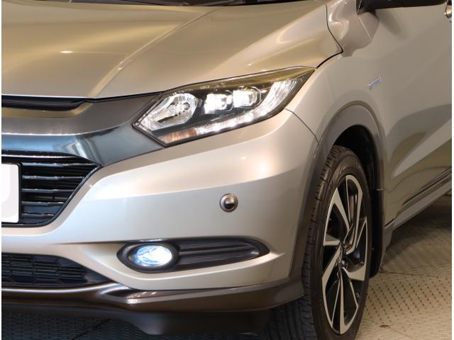 ヴェゼル ハイブリッドＸ・Ｌパッケージ　ナビ＆ＴＶ　Ｒカメラ　フルタイム４ＷＤ　Ａストップ　盗難防止システム　ＬＥＤライト　シートヒータ　キーレス　オートクルーズコントロール　サイドＳＲＳ　ＶＳＡ　エアコン（11枚目）