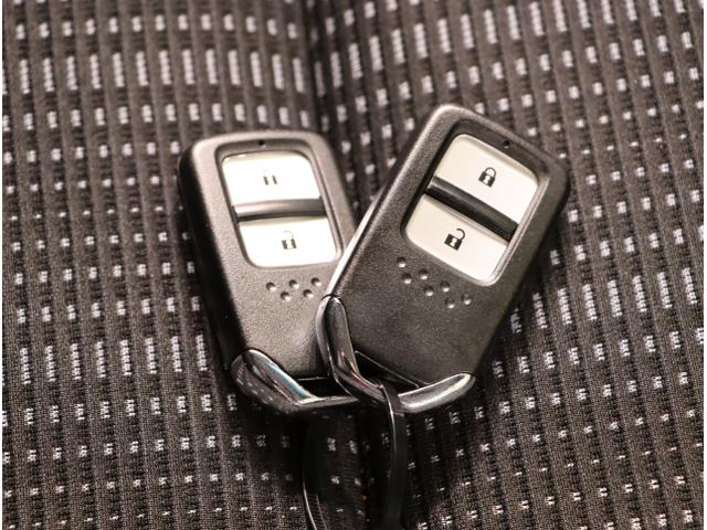 ヴェゼル ハイブリッドＸ・Ｌパッケージ　ナビ＆ＴＶ　Ｒカメラ　フルタイム４ＷＤ　Ａストップ　盗難防止システム　ＬＥＤライト　シートヒータ　キーレス　オートクルーズコントロール　サイドＳＲＳ　ＶＳＡ　エアコン（28枚目）