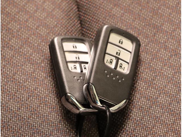 フリード+ G・ホンダセンシング プリクラッシュ Bモニター 両側オートスライドドア パワーウインド スマートキー 両席エアバック 前席シートヒーター PS フルセグ アイドリングS 盗難警報装置 クルコン(26枚目)