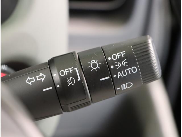 フリード ｅ：ＨＥＶクロスター　前後ソナー　誤発進抑制機能　ＤＶＤ再生　オートクルーズコントロール　ＥＴＣ車載器　ＥＣＯＮモード　フルセグＴＶ　盗難防止システム　ＬＥＤヘッドランプ　前席シートヒーター　キーレス（32枚目）