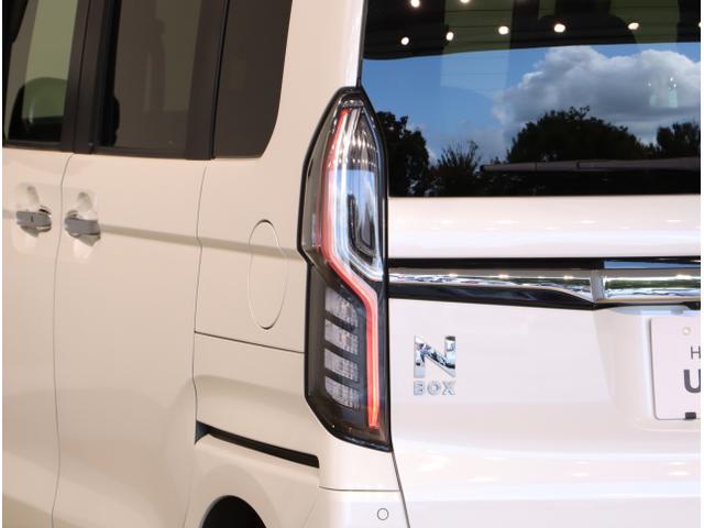 Ｎ－ＢＯＸカスタム Ｌ　Ｐソナー　サイドエアバッグ　ナビＴＶ　Ａストップ　シートヒータ　ベンチシート　キーフリーシステム　ＬＥＤライト　リアカメ　クルーズコントロール　ＡＣ　ＤＶＤ視聴可能　スマキー　ＥＴＣ　横滑り防止（13枚目）