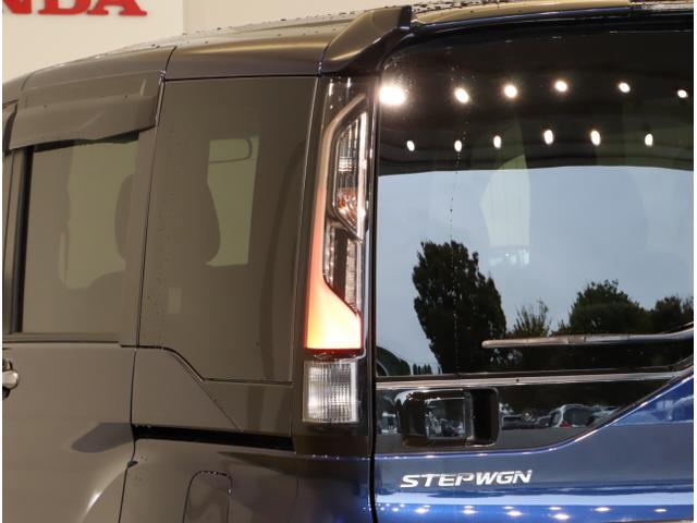 ステップワゴンスパーダ スパーダハイブリッドＧホンダセンシング　ＣＭＢＳ　リヤカメラ　スマキー　Ａストップ　ＥＳＣ　ＵＳＢ入力　両側自動ドア　オートエアコン　ＬＥＤヘッドライト　クルーズコントロール　地デジ　ドラレコ付き（13枚目）