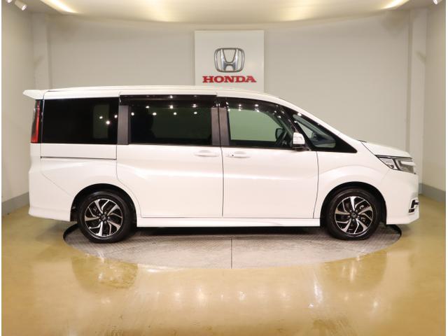 ステップワゴンスパーダ スパーダホンダセンシング　盗難防止　助手席エアバッグ　Ｗパワスラ　地デジ　ＬＥＤライト　横滑り防止システム　オートエアコン　リアカメラ　ドライブレコーダー装着車　ＵＳＢ　ナビ＆ＴＶ　三列シート（9枚目）