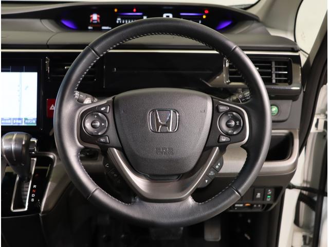 ステップワゴンスパーダ スパーダホンダセンシング　盗難防止　助手席エアバッグ　Ｗパワスラ　地デジ　ＬＥＤライト　横滑り防止システム　オートエアコン　リアカメラ　ドライブレコーダー装着車　ＵＳＢ　ナビ＆ＴＶ　三列シート（16枚目）
