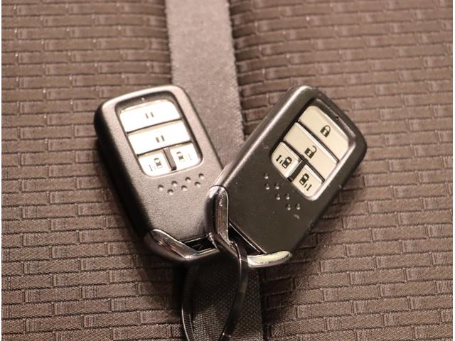 ステップワゴンスパーダ スパーダホンダセンシング　盗難防止　助手席エアバッグ　Ｗパワスラ　地デジ　ＬＥＤライト　横滑り防止システム　オートエアコン　リアカメラ　ドライブレコーダー装着車　ＵＳＢ　ナビ＆ＴＶ　三列シート（27枚目）