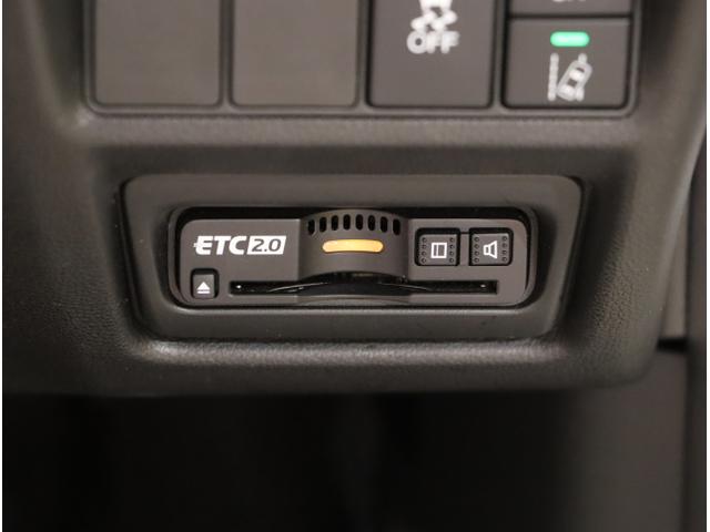 ステップワゴンスパーダ スパーダホンダセンシング　盗難防止　助手席エアバッグ　Ｗパワスラ　地デジ　ＬＥＤライト　横滑り防止システム　オートエアコン　リアカメラ　ドライブレコーダー装着車　ＵＳＢ　ナビ＆ＴＶ　三列シート（35枚目）