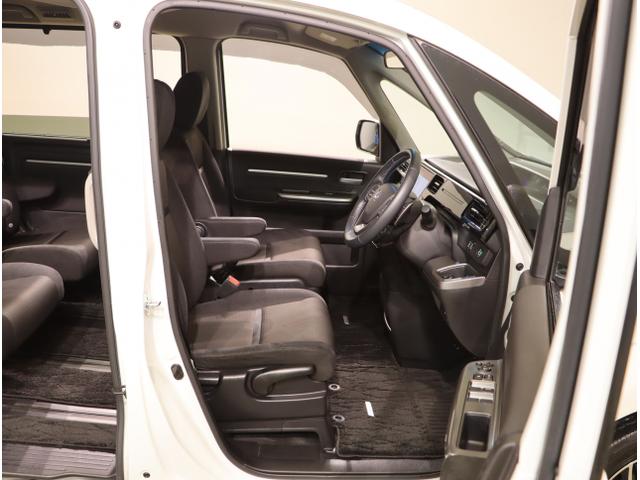 ステップワゴンスパーダ スパーダホンダセンシング　盗難防止　助手席エアバッグ　Ｗパワスラ　地デジ　ＬＥＤライト　横滑り防止システム　オートエアコン　リアカメラ　ドライブレコーダー装着車　ＵＳＢ　ナビ＆ＴＶ　三列シート（43枚目）