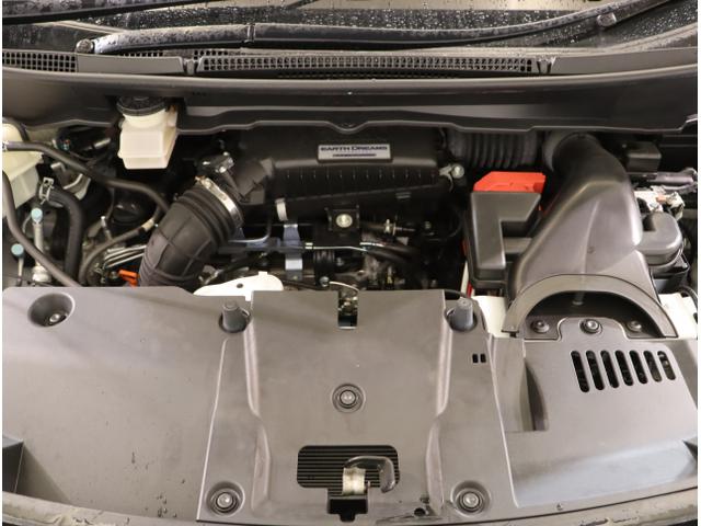 ステップワゴンスパーダ スパーダホンダセンシング　盗難防止　助手席エアバッグ　Ｗパワスラ　地デジ　ＬＥＤライト　横滑り防止システム　オートエアコン　リアカメラ　ドライブレコーダー装着車　ＵＳＢ　ナビ＆ＴＶ　三列シート（52枚目）