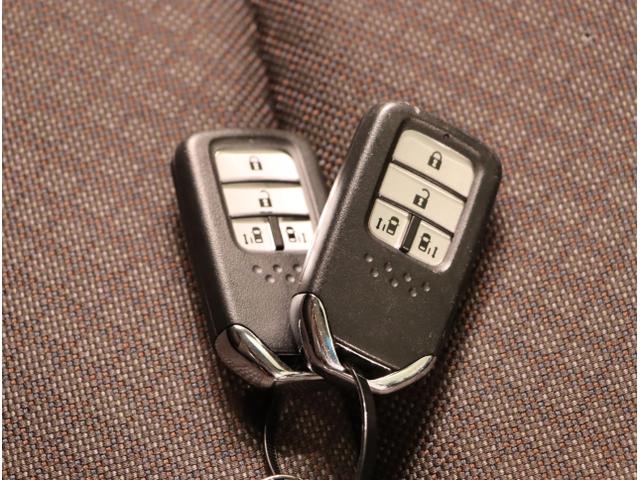 フリードハイブリッド ハイブリッド・Gホンダセンシング 軽減ブレーキ キーフリーシステム DVD再生可能 ECON 後カメラ Aクルーズ 地デジフルセグTV LEDヘッドランプ シートH 横滑防止 パワーウインドウ ABS(26枚目)