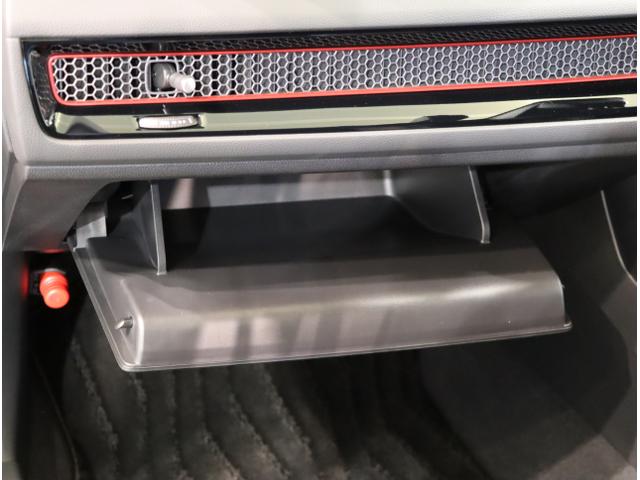 シビック ＲＳ　ＬＥＤヘッド　コーナーセンサー　衝突被害軽減ブレーキ　Ｂカメラ　シートヒーター　パワ－シ－ト　フルセグＴＶ　スマートキー　クルーズコントロール　ＵＳＢ　セキュリティアラーム　ドラレコ　ＥＴＣ（38枚目）