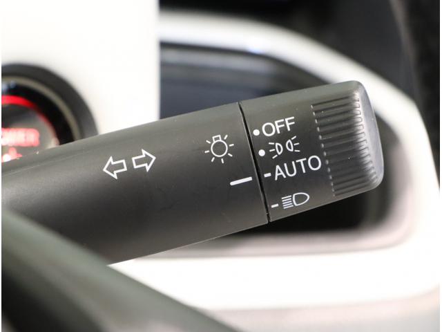 フィット ｅ：ＨＥＶホーム　コーナーセンサ　シートヒータ　Ｂモニ　ＥＴＣ搭載　カーテンエアバッグ　ＤＶＤ再生機能　イモビライザー　ＥＣＯＮ　ナビ＆ＴＶ　ＡＵＴＯライト　ＬＥＤヘッドランプ　ＵＳＢ　スマートキ（32枚目）