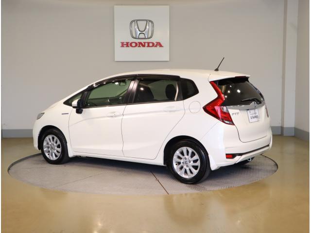 フィットハイブリッド Ｌホンダセンシング　軽減ブレーキ　Ｒカメ　ＬＥＤ　サイドＳＲＳ　横滑り防止　ドライブレコーダー　フルセグテレビ　ナビＴＶ　パワーステアリング　盗難防止装置　オートクルーズ　ＥＴＣ車載器　ＤＶＤ再生（5枚目）