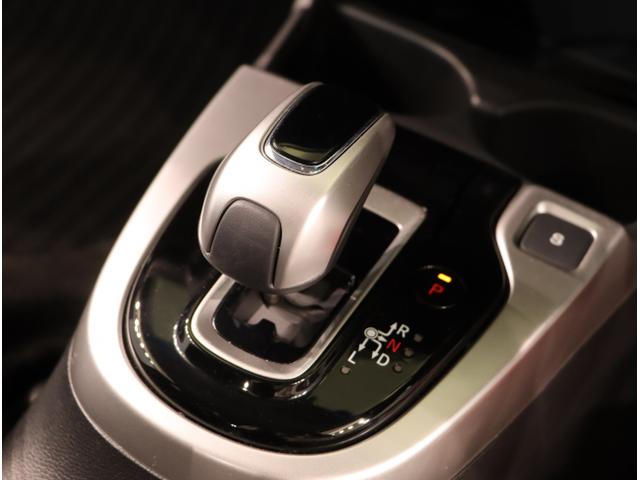 フィットハイブリッド Ｌホンダセンシング　軽減ブレーキ　Ｒカメ　ＬＥＤ　サイドＳＲＳ　横滑り防止　ドライブレコーダー　フルセグテレビ　ナビＴＶ　パワーステアリング　盗難防止装置　オートクルーズ　ＥＴＣ車載器　ＤＶＤ再生（17枚目）