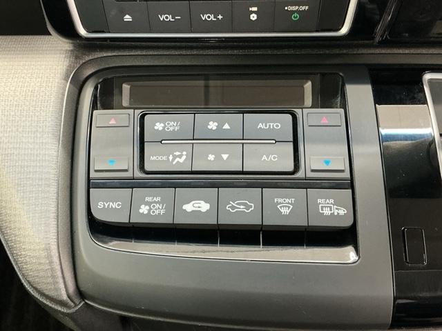ステップワゴンスパーダ スパーダホンダセンシング ホンダ認定中古車 後席モニター LED 盗難防止 助手席エアバッグ ワンオーナ- Wパワスラ 記録簿有 リアオートエアコン 地デジ 横滑り防止システム オートエアコン リアカメラ USB ナビ&TV(11枚目)