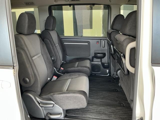 ステップワゴンスパーダ スパーダホンダセンシング ホンダ認定中古車 後席モニター LED 盗難防止 助手席エアバッグ ワンオーナ- Wパワスラ 記録簿有 リアオートエアコン 地デジ 横滑り防止システム オートエアコン リアカメラ USB ナビ&TV(14枚目)