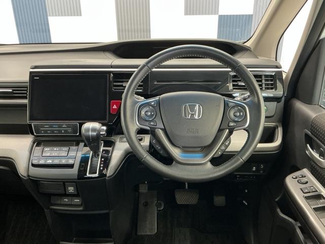 ステップワゴンスパーダ スパーダホンダセンシング ホンダ認定中古車 後席モニター LED 盗難防止 助手席エアバッグ ワンオーナ- Wパワスラ 記録簿有 リアオートエアコン 地デジ 横滑り防止システム オートエアコン リアカメラ USB ナビ&TV(15枚目)