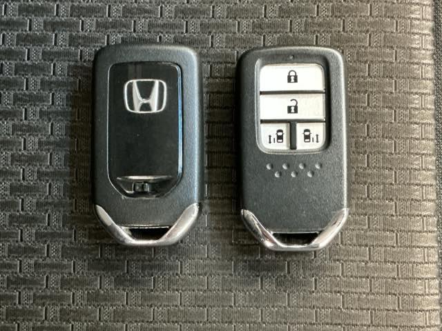 ステップワゴンスパーダ スパーダホンダセンシング ホンダ認定中古車 後席モニター LED 盗難防止 助手席エアバッグ ワンオーナ- Wパワスラ 記録簿有 リアオートエアコン 地デジ 横滑り防止システム オートエアコン リアカメラ USB ナビ&TV(16枚目)