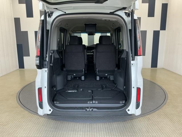 ステップワゴンスパーダ スパーダホンダセンシング ホンダ認定中古車 後席モニター LED 盗難防止 助手席エアバッグ ワンオーナ- Wパワスラ 記録簿有 リアオートエアコン 地デジ 横滑り防止システム オートエアコン リアカメラ USB ナビ&TV(19枚目)
