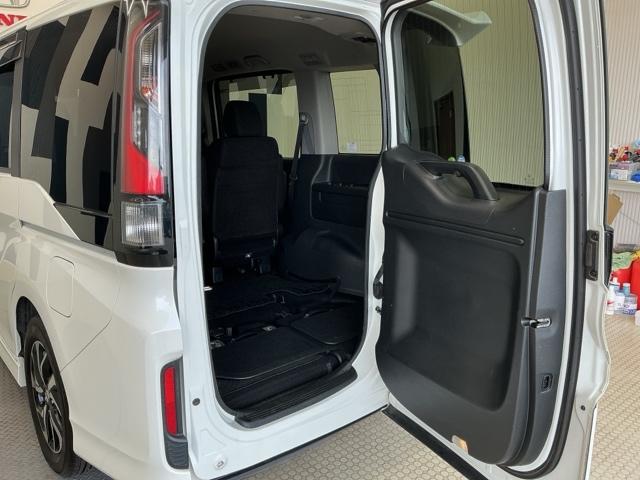 ステップワゴンスパーダ スパーダホンダセンシング ホンダ認定中古車 後席モニター LED 盗難防止 助手席エアバッグ ワンオーナ- Wパワスラ 記録簿有 リアオートエアコン 地デジ 横滑り防止システム オートエアコン リアカメラ USB ナビ&TV(20枚目)
