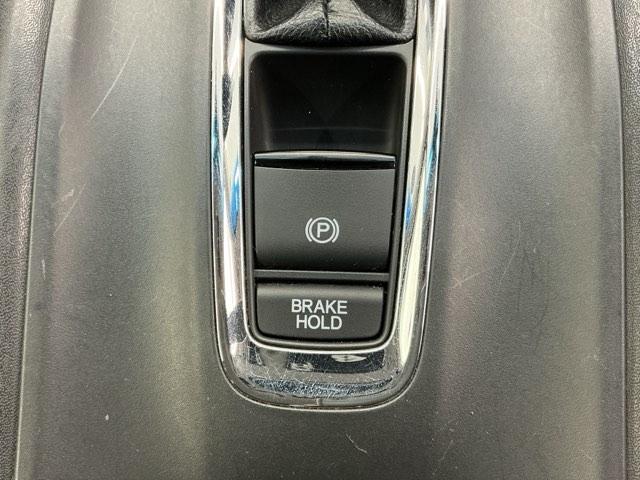 ヴェゼル Ｘ・ホンダセンシング　ホンダ認定中古車　純正ナビ　ＬＥＤライト　Ｒカメラ　Ｗエアバッグ　盗難防止　アクティブクルーズコントロール　オートエアコン　ＬＥＤランプ　衝突軽減ブレ－キ　パワステ　整備記録簿　カーテンエアバック（9枚目）