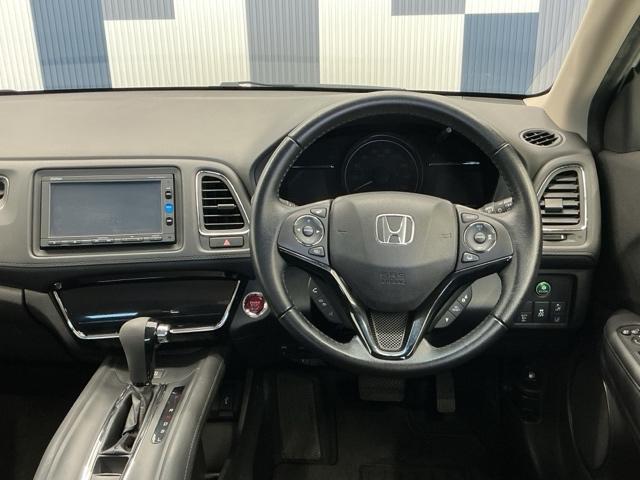 ヴェゼル Ｘ・ホンダセンシング　ホンダ認定中古車　純正ナビ　ＬＥＤライト　Ｒカメラ　Ｗエアバッグ　盗難防止　アクティブクルーズコントロール　オートエアコン　ＬＥＤランプ　衝突軽減ブレ－キ　パワステ　整備記録簿　カーテンエアバック（17枚目）