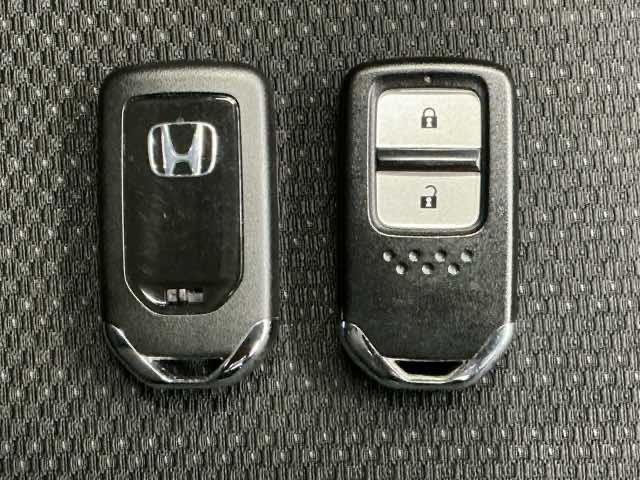 ヴェゼル Ｘ・ホンダセンシング　ホンダ認定中古車　純正ナビ　ＬＥＤライト　Ｒカメラ　Ｗエアバッグ　盗難防止　アクティブクルーズコントロール　オートエアコン　ＬＥＤランプ　衝突軽減ブレ－キ　パワステ　整備記録簿　カーテンエアバック（18枚目）