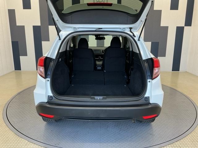 ヴェゼル Ｘ・ホンダセンシング　ホンダ認定中古車　純正ナビ　ＬＥＤライト　Ｒカメラ　Ｗエアバッグ　盗難防止　アクティブクルーズコントロール　オートエアコン　ＬＥＤランプ　衝突軽減ブレ－キ　パワステ　整備記録簿　カーテンエアバック（21枚目）