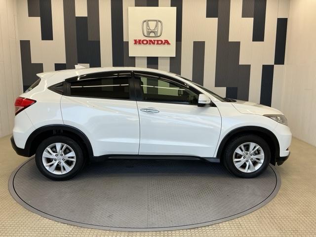 ヴェゼル Ｘ・ホンダセンシング　ホンダ認定中古車　純正ナビ　ＬＥＤライト　Ｒカメラ　Ｗエアバッグ　盗難防止　アクティブクルーズコントロール　オートエアコン　ＬＥＤランプ　衝突軽減ブレ－キ　パワステ　整備記録簿　カーテンエアバック（26枚目）