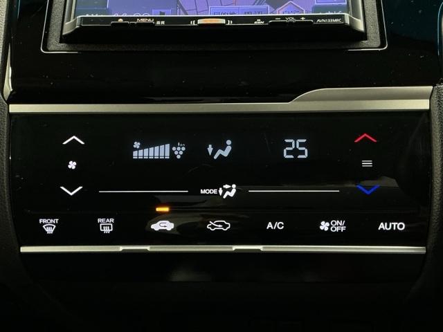 フィット １３Ｇ・Ｌホンダセンシング　ホンダ認定中古車　レンタカーアップ　ＥＴＣ車載器　サイドカーテンエアバック　ＵＳＢ　リアカメラ　エアバック　パワーウインドウ　記録簿　キーフリーシステム　ＬＥＤライト　オートエアコン　ＶＳＡ　クルコン（11枚目）