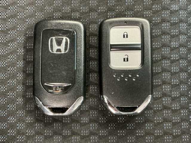 フィット １３Ｇ・Ｌホンダセンシング　ホンダ認定中古車　レンタカーアップ　ＥＴＣ車載器　サイドカーテンエアバック　ＵＳＢ　リアカメラ　エアバック　パワーウインドウ　記録簿　キーフリーシステム　ＬＥＤライト　オートエアコン　ＶＳＡ　クルコン（17枚目）