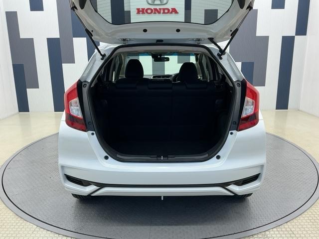 フィット １３Ｇ・Ｌホンダセンシング　ホンダ認定中古車　レンタカーアップ　ＥＴＣ車載器　サイドカーテンエアバック　ＵＳＢ　リアカメラ　エアバック　パワーウインドウ　記録簿　キーフリーシステム　ＬＥＤライト　オートエアコン　ＶＳＡ　クルコン（19枚目）