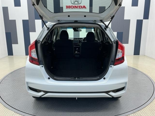 フィット １３Ｇ・Ｌホンダセンシング　ホンダ認定中古車　レンタカーアップ　ＥＴＣ車載器　サイドカーテンエアバック　ＵＳＢ　リアカメラ　エアバック　パワーウインドウ　記録簿　キーフリーシステム　ＬＥＤライト　オートエアコン　ＶＳＡ　クルコン（20枚目）