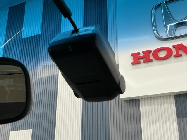 オデッセイ アブソルート・ＥＸ　ホンダ認定中古車　純正ドラレコ前　ＬＥＤ　整備記録簿　バックモニター　ＷＡＣ　フロントカメラ　スマ－トキ－　セキュリティーアラーム　３列シート　ＤＶＤ再生　サイドカメラ　オートクルーズコントロール（6枚目）