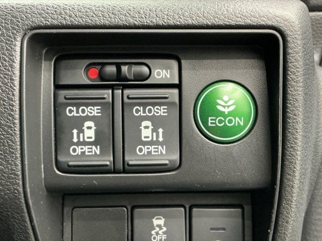 オデッセイ アブソルート・ＥＸ　ホンダ認定中古車　純正ドラレコ前　ＬＥＤ　整備記録簿　バックモニター　ＷＡＣ　フロントカメラ　スマ－トキ－　セキュリティーアラーム　３列シート　ＤＶＤ再生　サイドカメラ　オートクルーズコントロール（11枚目）