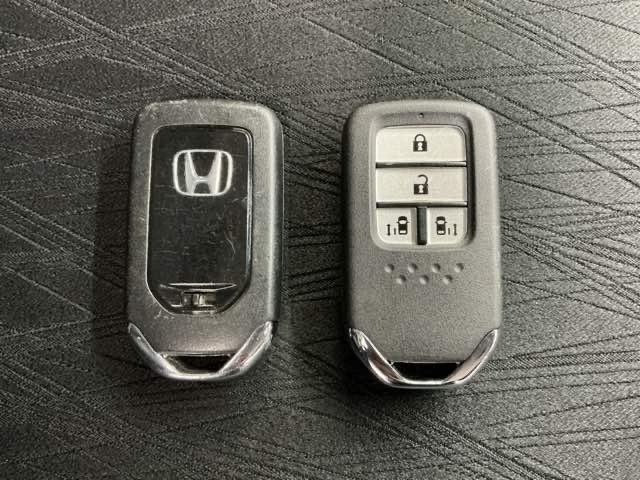 オデッセイ アブソルート・ＥＸ　ホンダ認定中古車　純正ドラレコ前　ＬＥＤ　整備記録簿　バックモニター　ＷＡＣ　フロントカメラ　スマ－トキ－　セキュリティーアラーム　３列シート　ＤＶＤ再生　サイドカメラ　オートクルーズコントロール（19枚目）