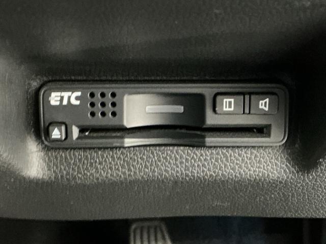 シャトル ハイブリッドＺ　ホンダ認定中古車　バックカメラ　ＥＴＣ　ワンオーナー車　衝突被害軽減ブレーキ　クルーズＣ　記録簿付　ＶＳＡ　フルセグ地デジＴＶ　シートＨ　リアカメラ　キーフリ　ＬＥＤライト　アドバンストキー　イモビ（12枚目）